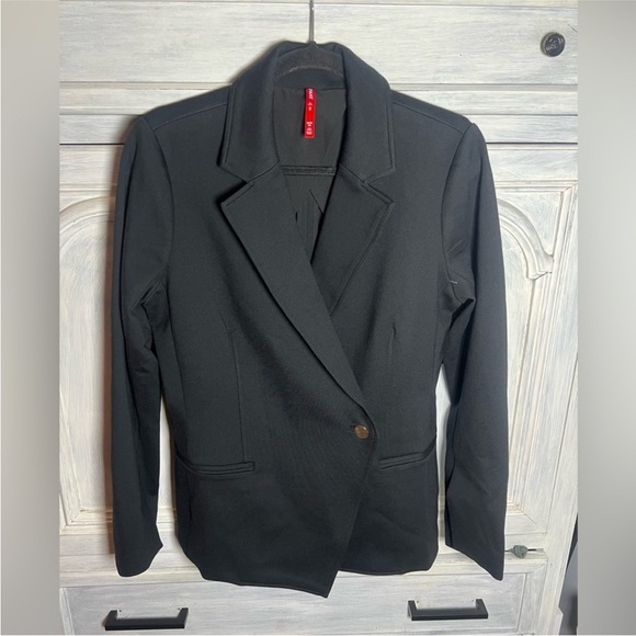NWT Spanx - Perfect Asymmetric Classic
Tailored Blazer Sz M in black - Picture 5 of 8